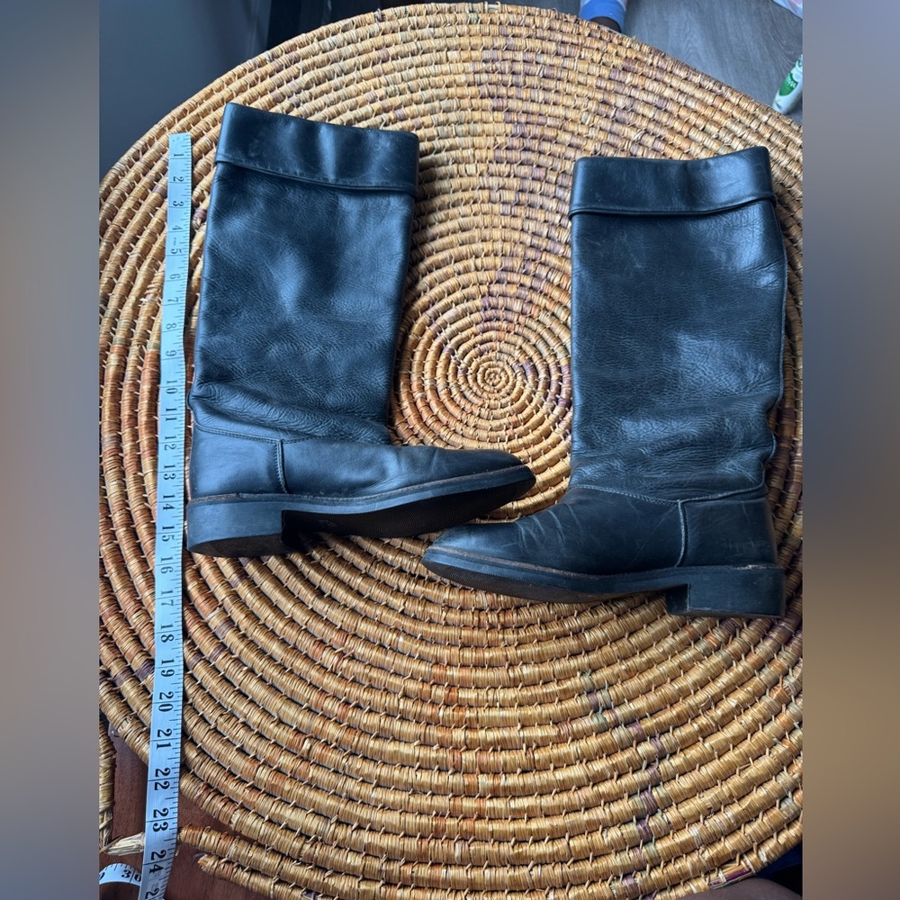 Roots 7:5 Black Leather Interior